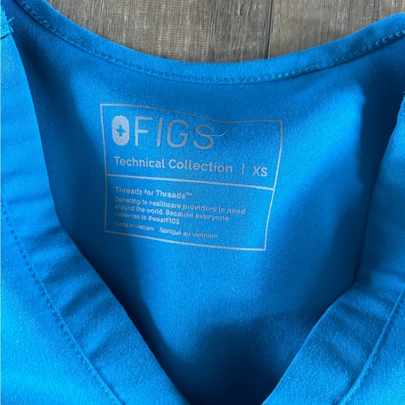 FIGS ALPS BLUE CATARINA TOP - Picture 2 of 3